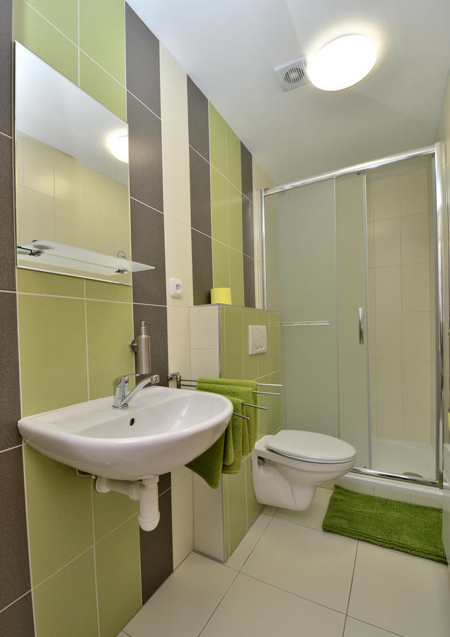 Vinny Sklep U Muhlbergeru Jaroslavice  Kamer foto